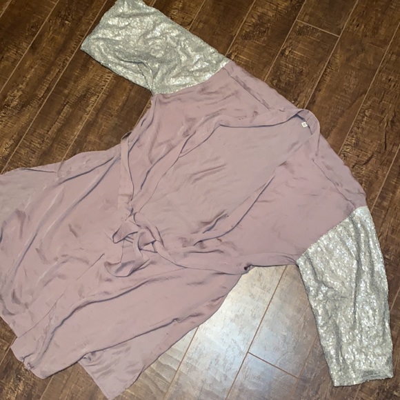 Mauve Sequinned Robe - Picture 6 of 7